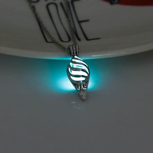 Glowing Conch Shape Necklace